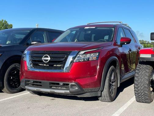 Scarlet 2024 Nissan Pathfinder SL 4WD