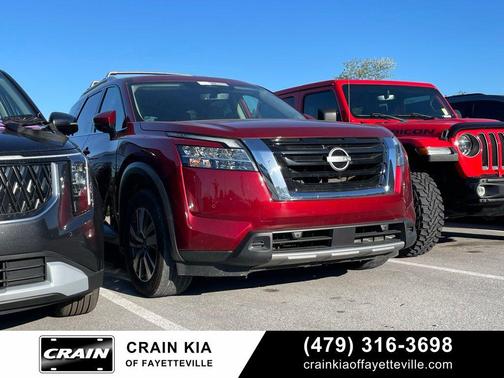 Scarlet 2024 Nissan Pathfinder SL 4WD