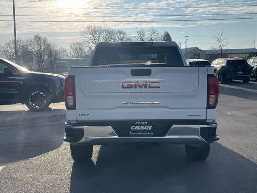 Summit White 2022 GMC Sierra 1500 SLE
