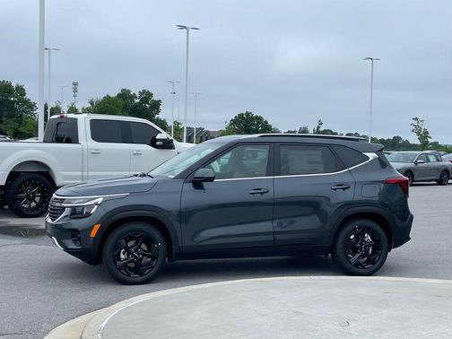 Gray 2026 Kia Seltos EX