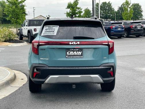 Blue / Black 2026 Kia Seltos SX