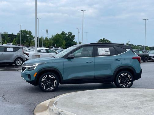 Blue / Black 2026 Kia Seltos SX