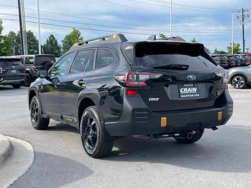 Crystal Black Silica 2024 Subaru Outback Wilderness