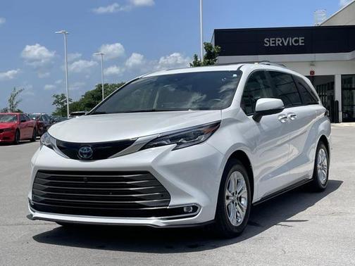 2023 Toyota Sienna Platinum 7 Passenger