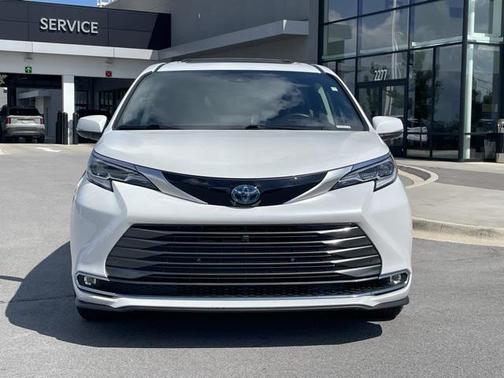 2023 Toyota Sienna Platinum 7 Passenger