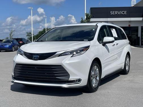2023 Toyota Sienna Platinum 7 Passenger