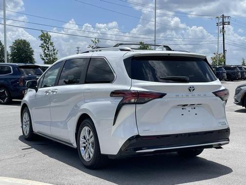 2023 Toyota Sienna Platinum 7 Passenger
