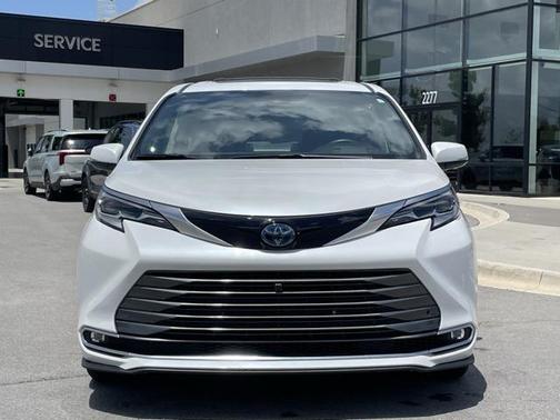2023 Toyota Sienna Platinum 7 Passenger