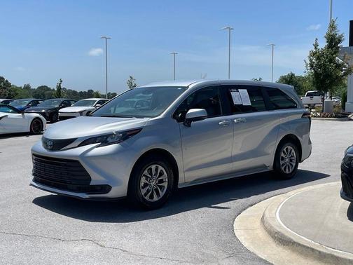 Celestial Silver Metallic 2025 Toyota Sienna LE