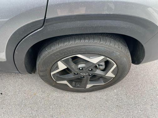 Steel Gray 2024 Kia Seltos EX