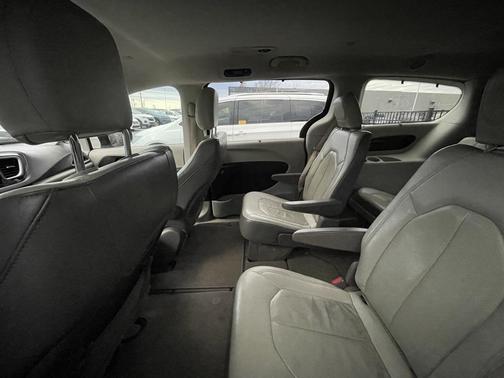 2018 Chrysler Pacifica Touring-L