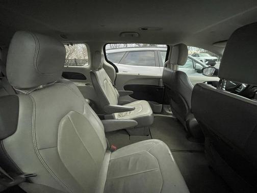 2018 Chrysler Pacifica Touring-L