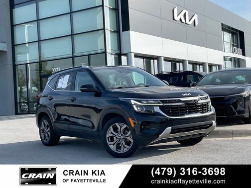 Black 2024 Kia Seltos S