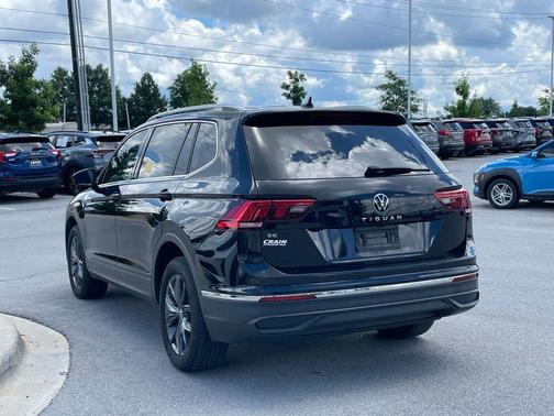 Black 2024 Volkswagen Tiguan 2.0T SE
