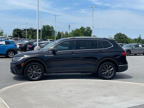 Black 2024 Volkswagen Tiguan 2.0T SE