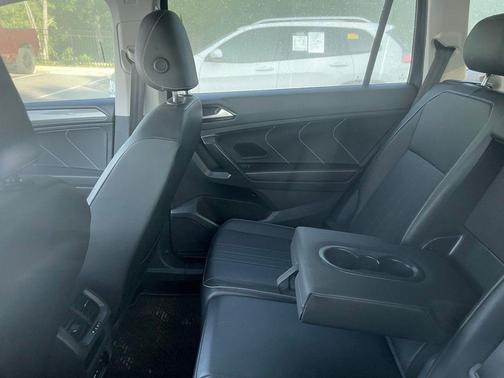 Black 2024 Volkswagen Tiguan 2.0T SE