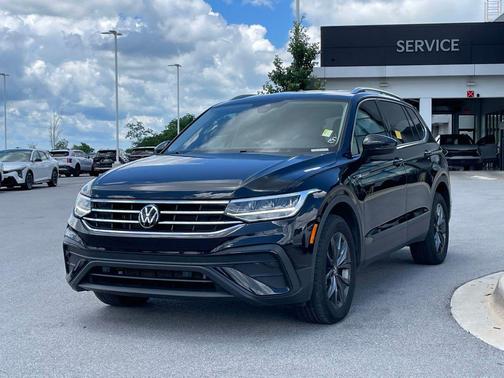 Black 2024 Volkswagen Tiguan 2.0T SE