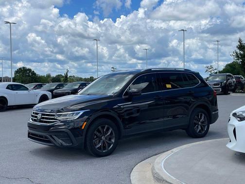 Black 2024 Volkswagen Tiguan 2.0T SE