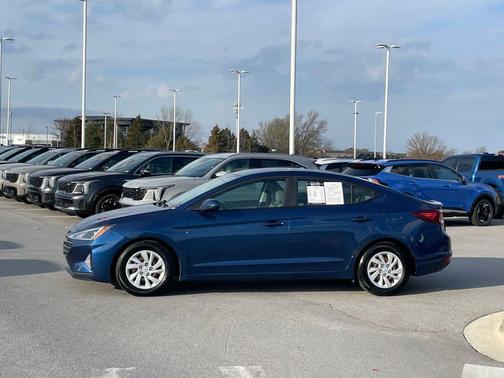 2019 Hyundai ELANTRA SE