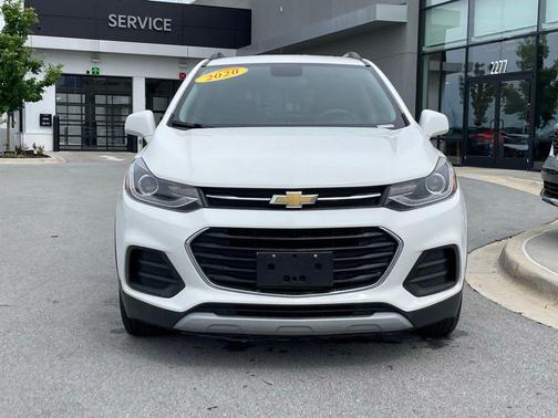 Summit White 2020 Chevrolet Trax LT