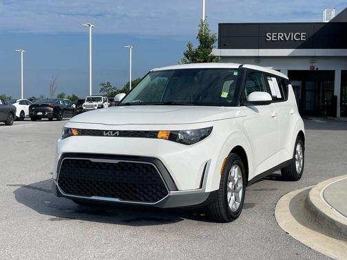 Snow White Pearl 2025 Kia Soul LX