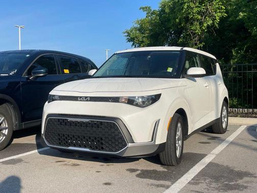 Snow White Pearl 2025 Kia Soul LX