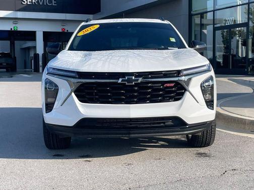 Summit White 2025 Chevrolet Trax FWD 2RS