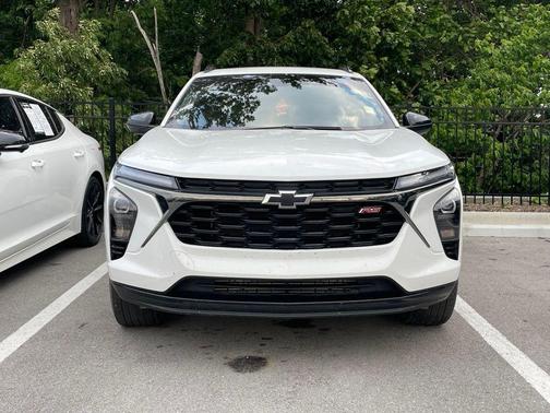 Summit White 2025 Chevrolet Trax FWD 2RS