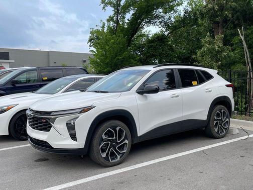 Summit White 2025 Chevrolet Trax FWD 2RS