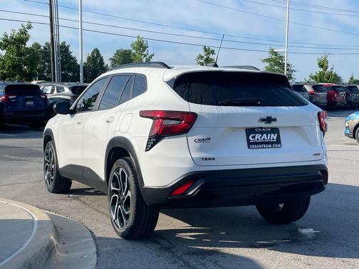 Summit White 2025 Chevrolet Trax FWD 2RS