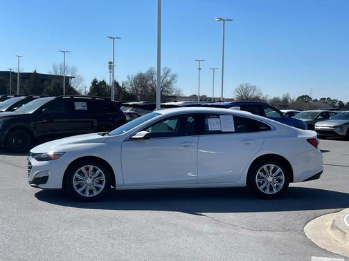 2022 Chevrolet Malibu FWD LT