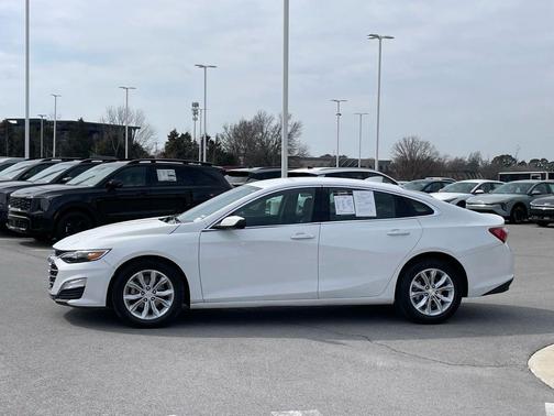 2022 Chevrolet Malibu FWD LT