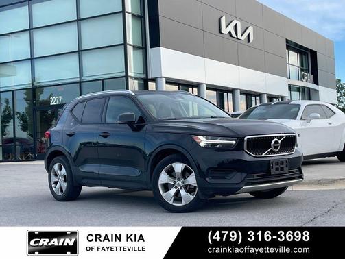 Onyx Black Metallic 2020 Volvo XC40 T5 Momentum