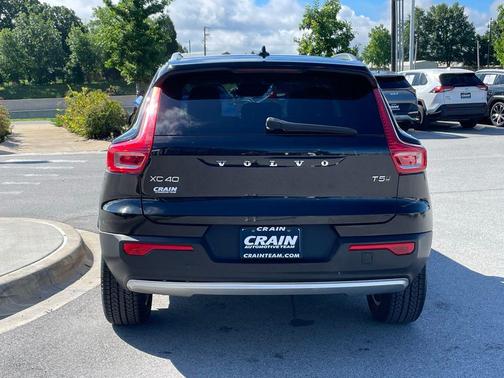 Onyx Black Metallic 2020 Volvo XC40 T5 Momentum