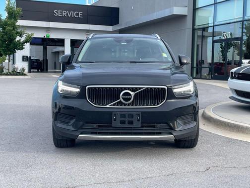 Onyx Black Metallic 2020 Volvo XC40 T5 Momentum