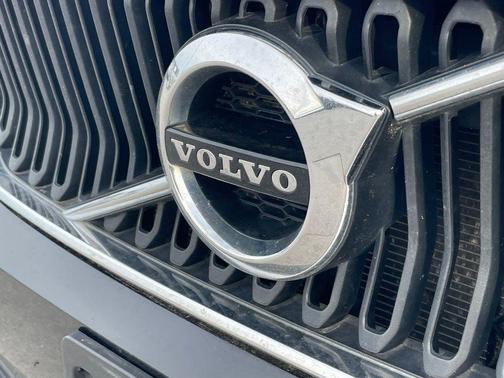 Onyx Black Metallic 2020 Volvo XC40 T5 Momentum