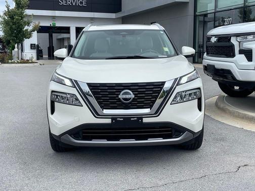 Pearl White 2023 Nissan Rogue SL