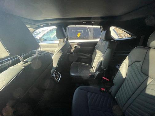 Glacial White Pearl 2025 Kia Sorento SX