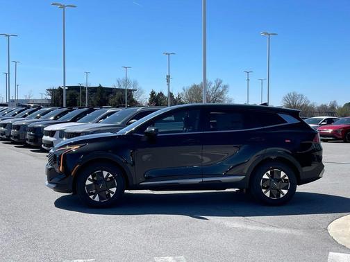 Black 2026 Kia Sportage Hybrid LX