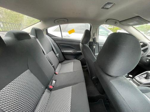 Gun Metallic 2024 Nissan Versa 1.6 S