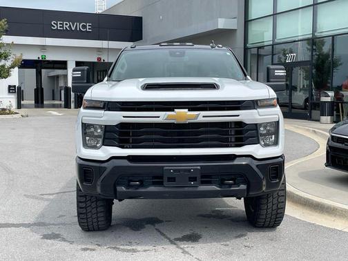 Summit White 2024 Chevrolet Silverado 2500 Custom