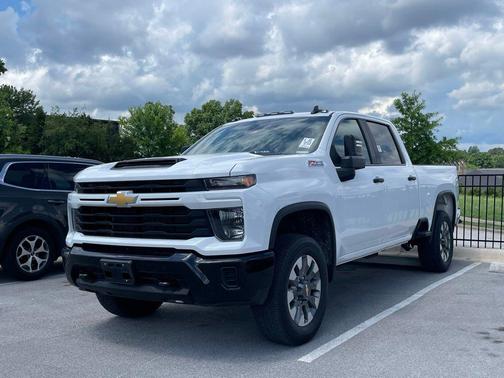 Summit White 2024 Chevrolet Silverado 2500 Custom