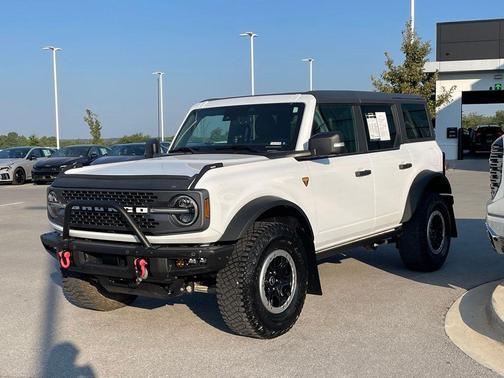 Oxford White 2023 Ford Bronco Badlands