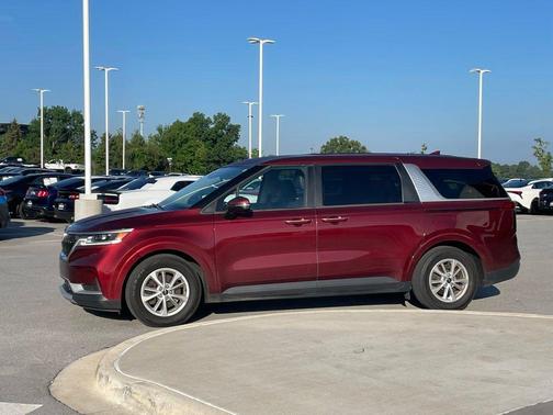 Red 2022 Kia Carnival LXS