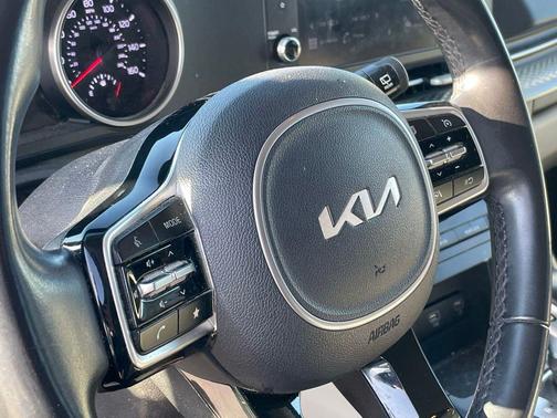 Red 2022 Kia Carnival LXS