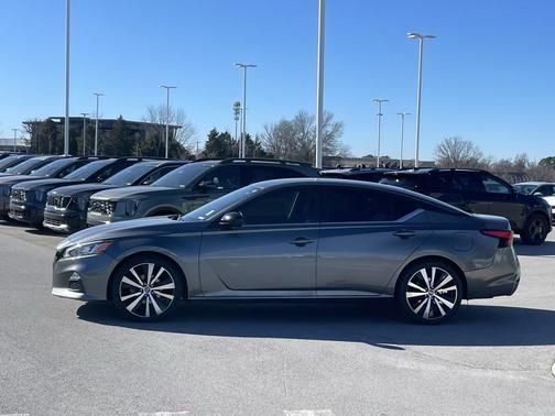 2020 Nissan Altima SR FWD