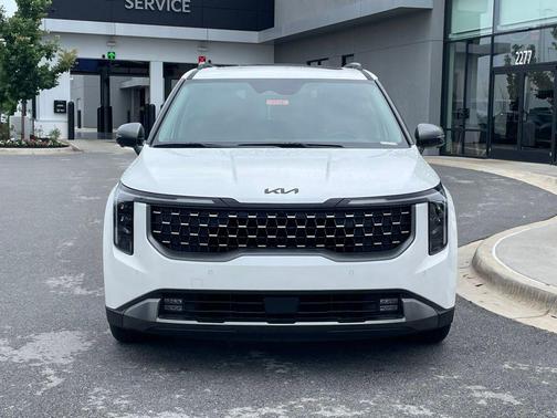 White Pearl 2026 Kia Carnival SX