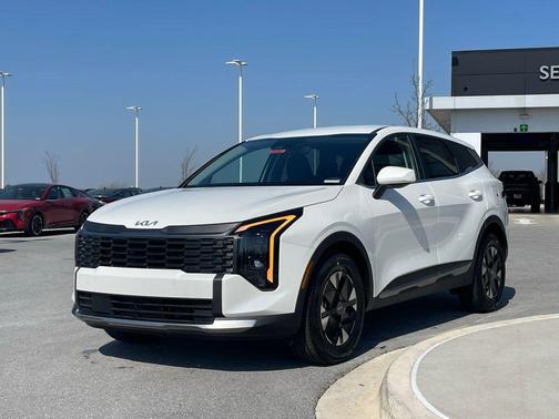 Snow White Pearl 2026 Kia Sportage Hybrid LX