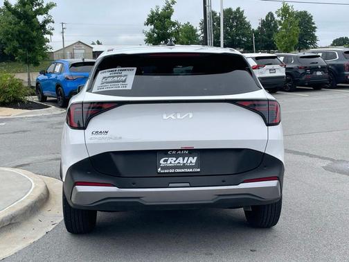 White Pearl 2026 Kia Sportage LX