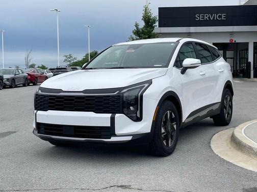 White Pearl 2026 Kia Sportage LX